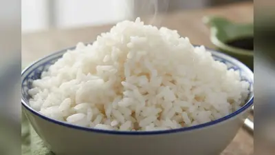 Chawal Khane Ke Fayde: सिर्फ भोजन नहीं बल्कि सेहत का खजाना है उबले चावल, जानिए इसके फायदे