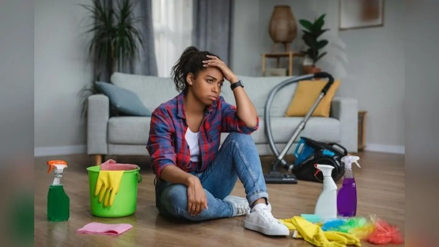 Floor Cleaning Tips: घर के कोने-कोने से हटानी है गंदगी, तो पोछा लगाते हुए ध्यान रखें ये बातें