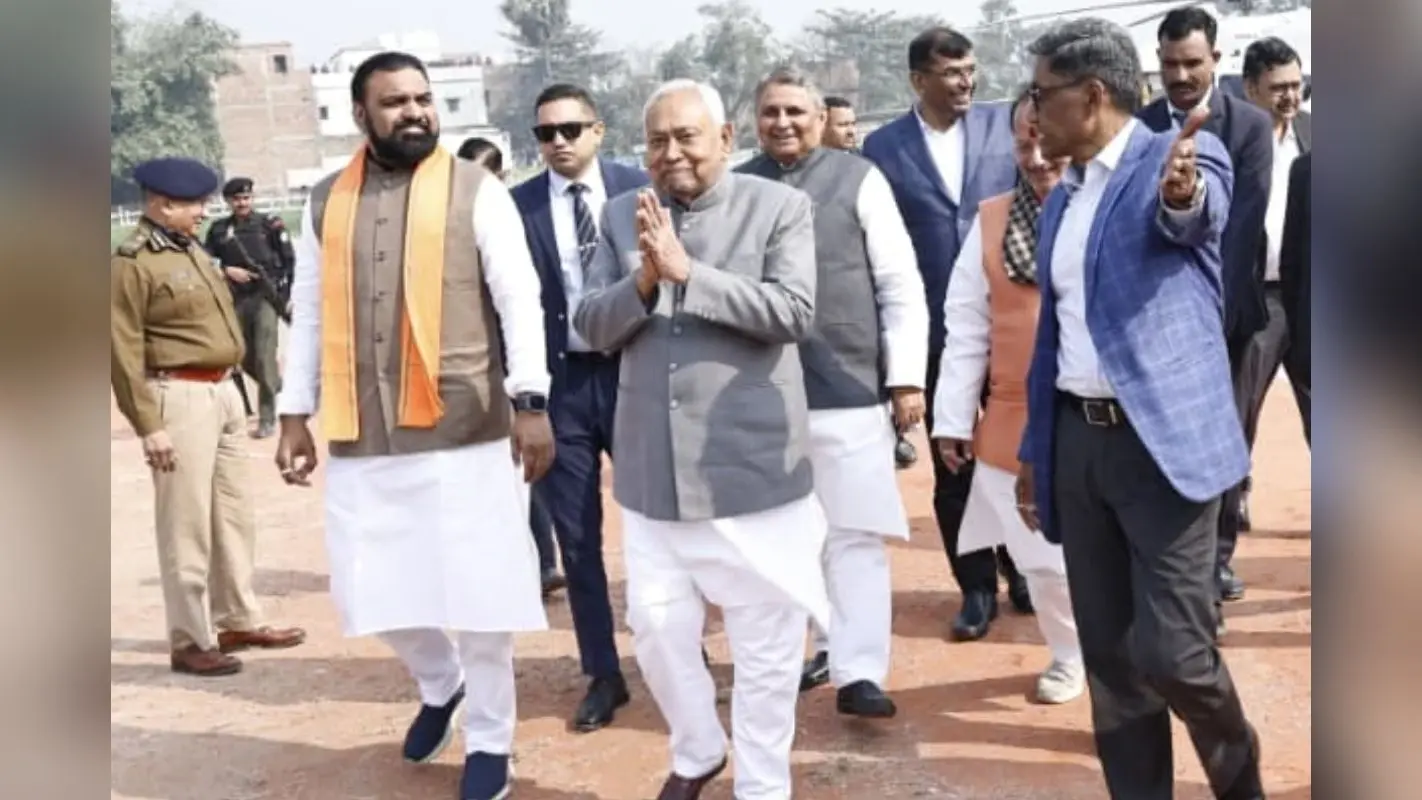CM Nitish Kumar: मुजफ्फरपुर में सीएम नीतीश की समृद्धि यात्रा की देखिए तस्वीरें, जीविका दीदियों से की बात, रिव्यू मीटिंग भी