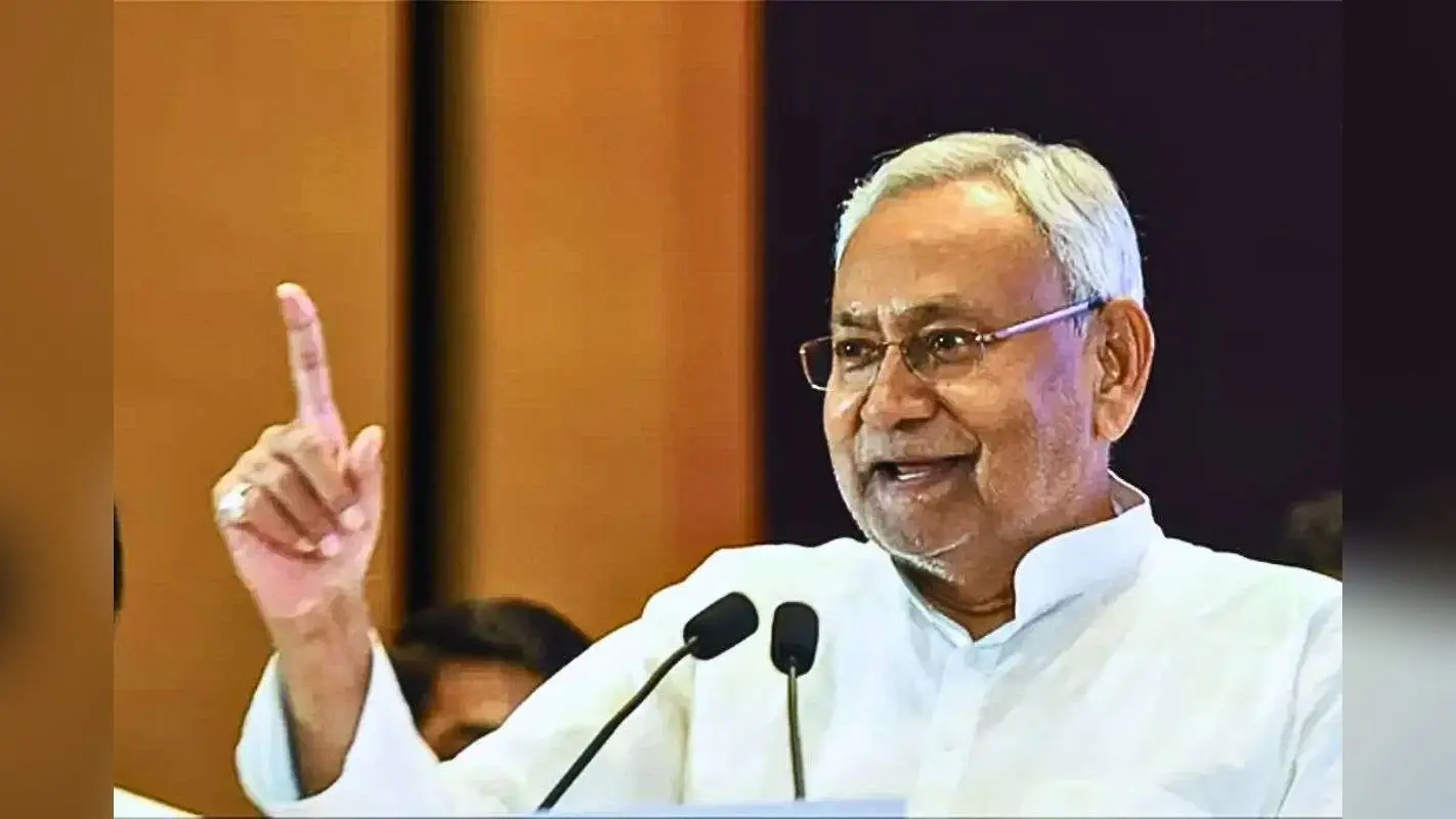 Bihar News: आपका भी सरकारी काम अटका है? अब सीधे अफसर से करें शिकायत, नीतीश ने तय किए हफ्ते में 2 दिन