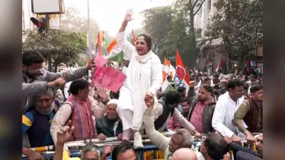 एसआईआर के विरोध में कांग्रेस का जोरदार प्रदर्शन, बैरिकेडिंग तोड़कर सीईओ बंगाल के ऑफिस की ओर बढ़े कार्यकर्ता