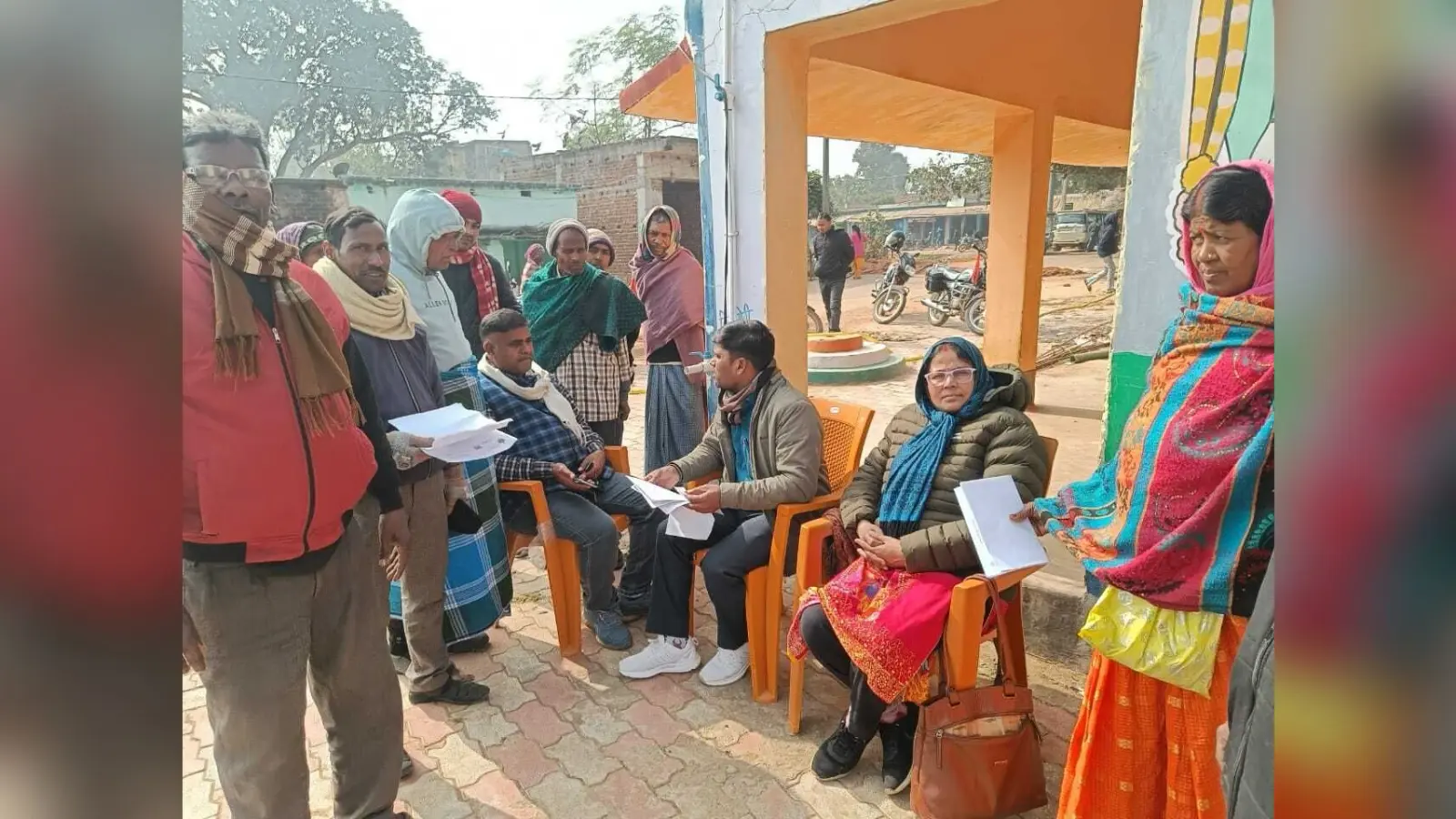 तकनीकी खामी से ठप रहा किसानों का डिजिटल पंजीकरण, निराश लौटे किसान