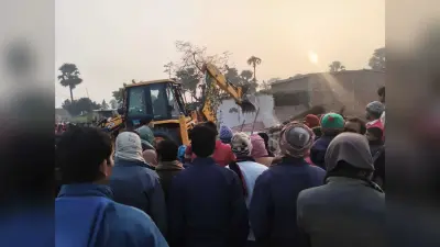 Motihari: मठलोहियार गांव में चला प्रशासन का बुलडोजर