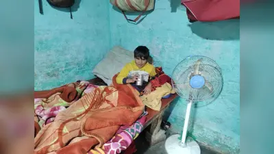 hajipur news. पतंग लूटने के दौरान छत से गिरकर कर किशोर जख्मी
