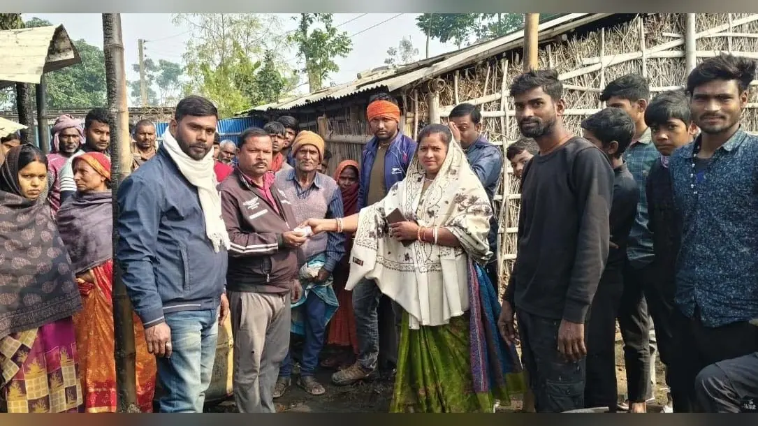 बघवा में आग लगने से दो घर जलकर राख