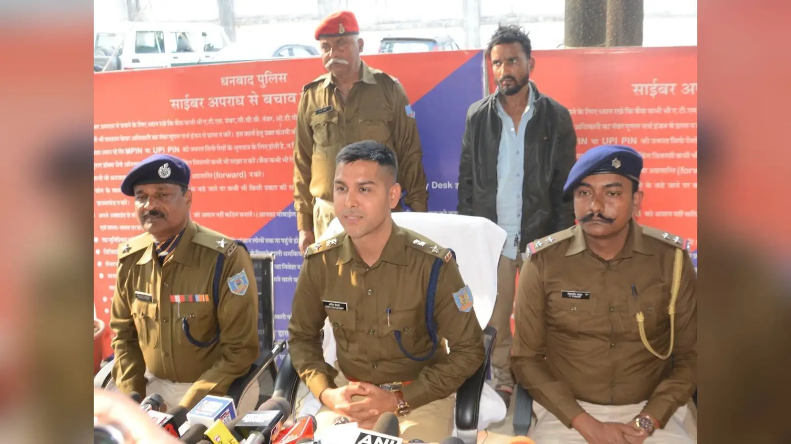 Dhanbad News: रिटायर्ड शिक्षक को डिजिटल अरेस्ट कर ठगे 10.5 लाख, भोपाल से आरोपी गिरफ्तार