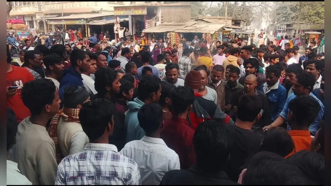 Samastipur News:एडमिट कार्ड नहीं मिलने से आहत मैट्रिक व इंटर के छात्र-छात्राओं ने किया सड़क जाम