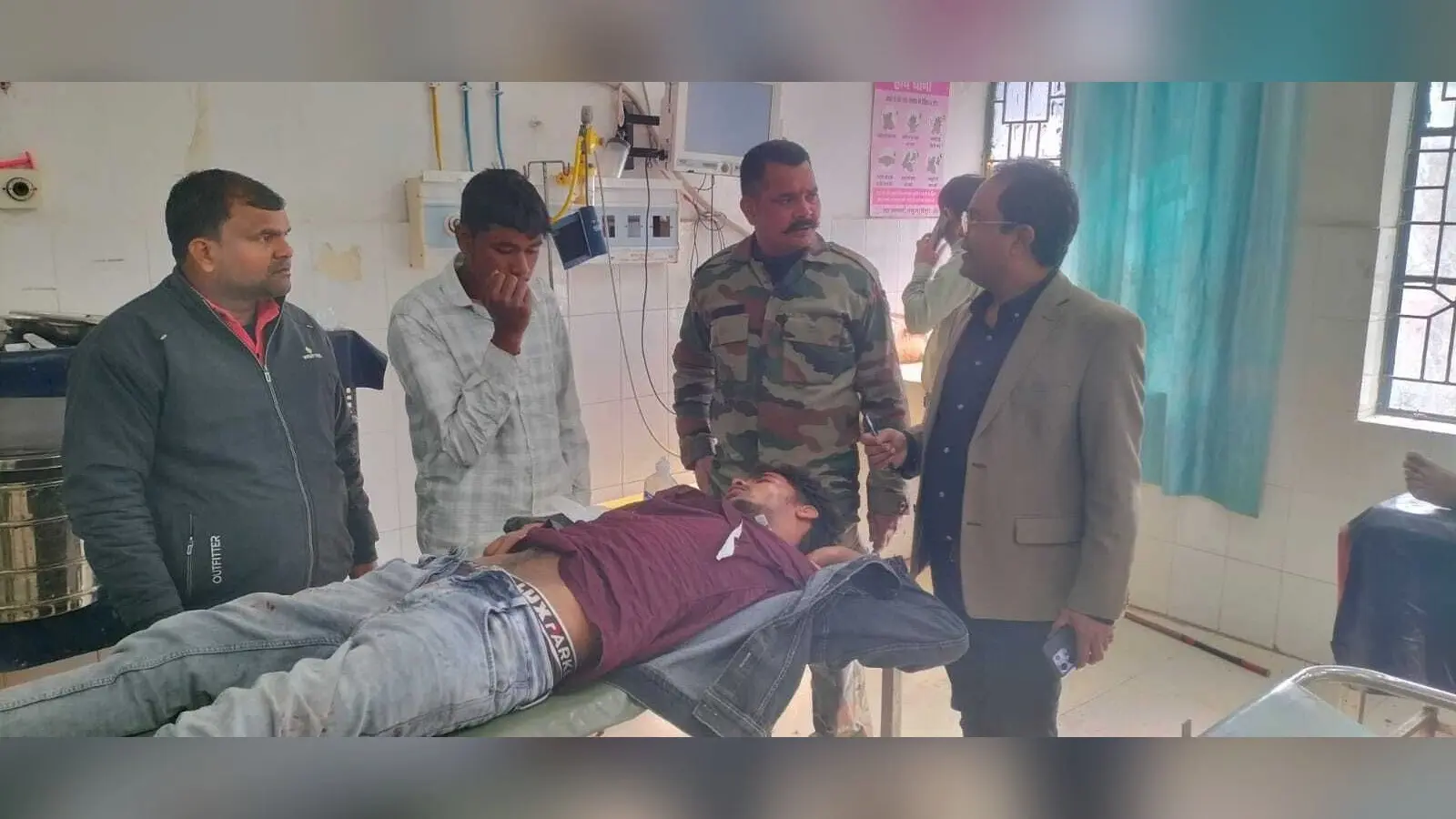बाइक व सीएनजी ऑटो की टक्कर में दो लोग घायल