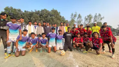 मिर्जापुर फुटबॉल टूर्नामेंट मैच में छपरा को हराकर हथुआ पहुंचा फाइनल में