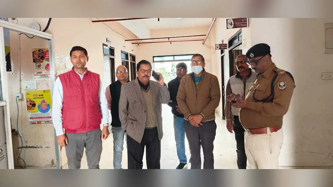 Madhubani News : एसीएमओ ने बेनीपट्टी अनुमंडलीय अस्पताल का किया निरीक्षण, दिये निर्देश