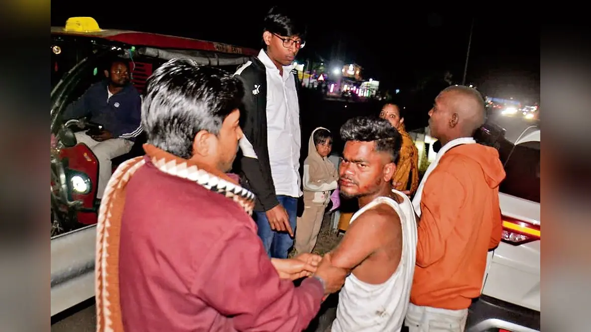 Dhanbad News: तेज रफ्तार एसयूवी ने एटलेन में दो कारों को मारी टक्कर, चार लोग घायल