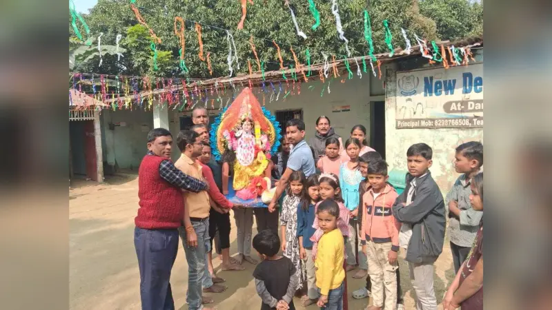 नम आंखों से दी गयी मां शारदे को विदाई