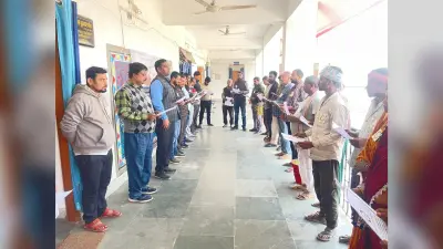 लोकतंत्र की मजबूती का लिया संकल्प, एसडीएम ने दिलायी शपथ