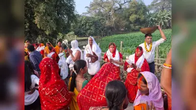 मनिहारी गंगा घाट समेत अन्य घाटों पर ठाड़ी व्रतियों की रही भीड़