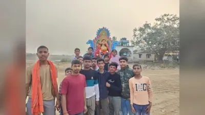 जय मां शारदे के जयकारों के बीच मां सरस्वती की प्रतिमाओं का विसर्जन