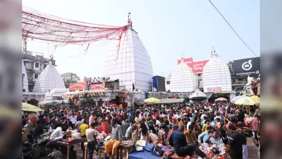 Deoghar News : बाबा मंदिर में उमड़ा जनसैलाब, सवा लाख श्रद्धालुओं ने किया जलार्पण