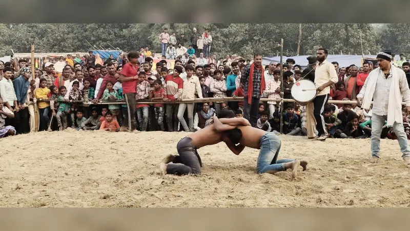 सरस्वती पूजा मेला के पहले दिन दंगल में पहलवानों ने दिखाया दम
