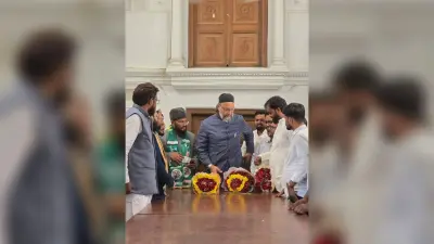 अकील अख्तर ने हैदराबाद में असदुद्दीन ओवैसी के घर पर थामा एआइएमआइएम का दामन