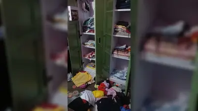 Dhanbad News : चोपड़ा कॉलोनी में तीन आवासों का ताला तोड़ लाखों की संपत्ति चोरी