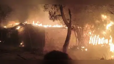 रहमतपुर आदिवासी टोले में भीषण आगलगी, छह परिवारों के घर जले