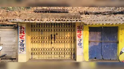 Dhanbad News : सेंधमार कर ज्वेलर्स दुकान से नगदी समेत लाखों के जेवरात चोरी