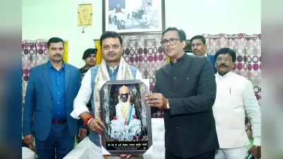 लिट्टी-चोखा भोज में शामिल हुए प्रभारी मंत्री संजय सिंह