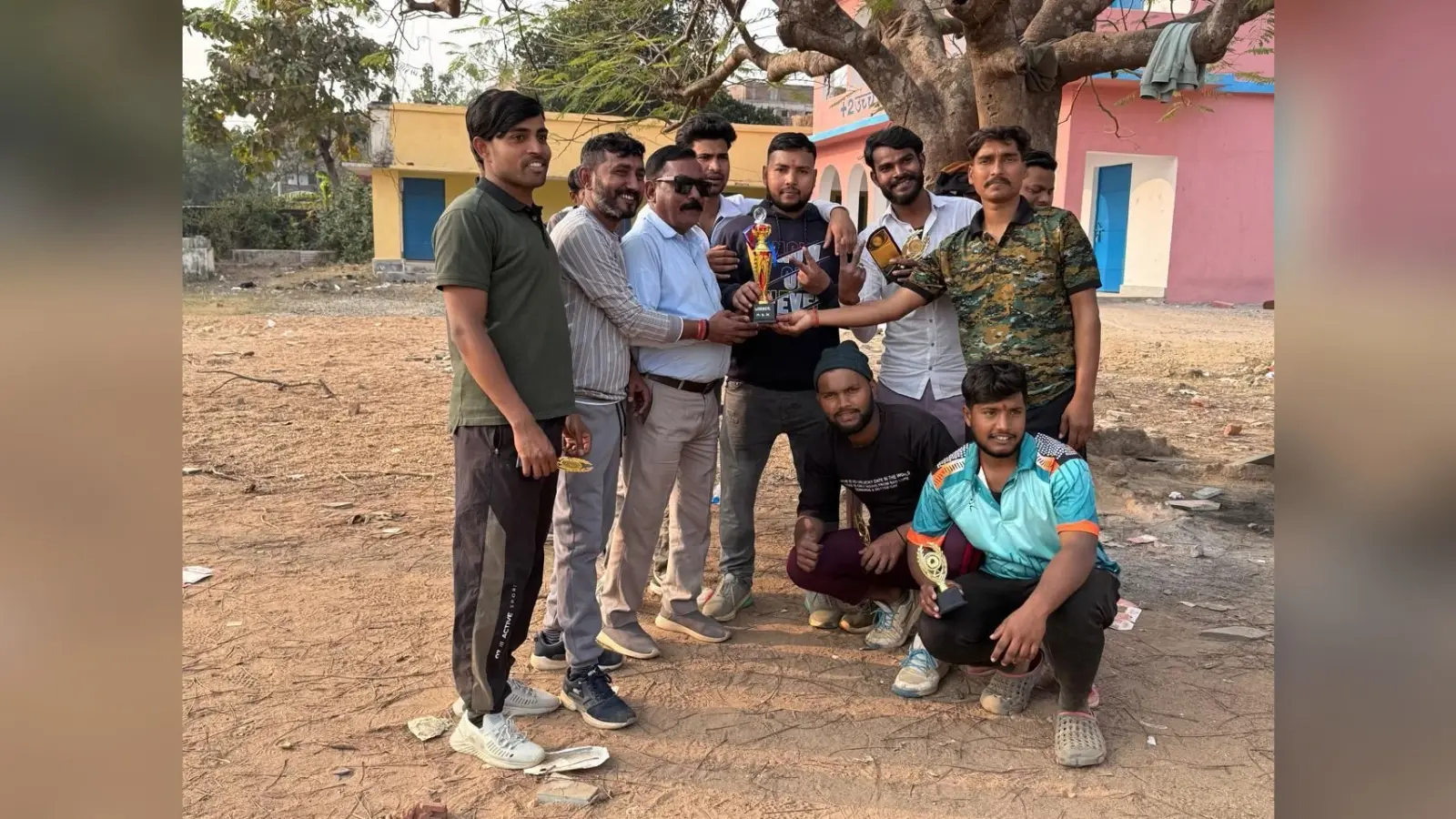प्रशासन-एकादश को एक विकेट से हरा हाइस्कूल ने जीती ट्राॅफी