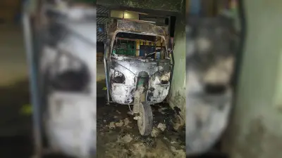 Giridih News: शॉर्ट सर्किट से ऑटो में लगी आग, हजारों का नुकसान