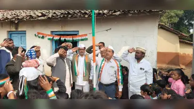 कांग्रेसियों ने गणतंत्र दिवस पर फहराया तिरंगा