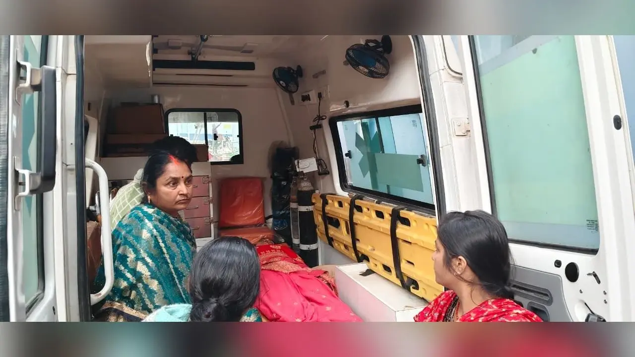 अनियंत्रित बाइक की टक्कर से महिला गंभीर, वाराणसी रेफर