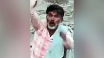 रसल वाइपर सांप को हाथ से घुमाने में छूटकर गिरा, डंसने से व्यक्ति की मौत