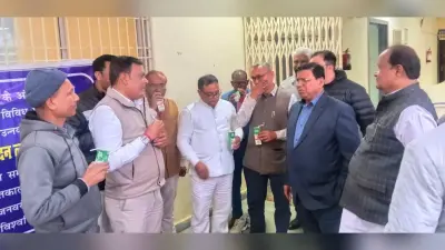 कुलपति के आश्वासन पर सीनेटर ने समाप्त किया धरना