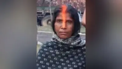 घर के भीतर महिला का खून से लथपथ शव बरामद