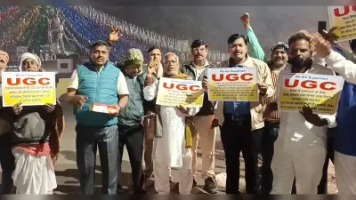 Bokaro News : यूजीसी के समर्थन में की आतिशबाजी व बांटी मिठाई