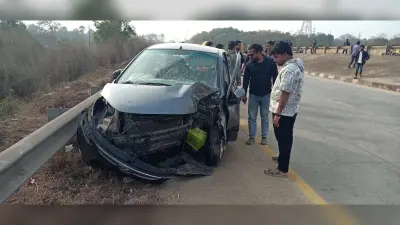 East Singhbhum News : चालक को झपकी आने से कार दुर्घटनाग्रस्त टाटा की चिकित्सक समेत चार लोग गंभीर