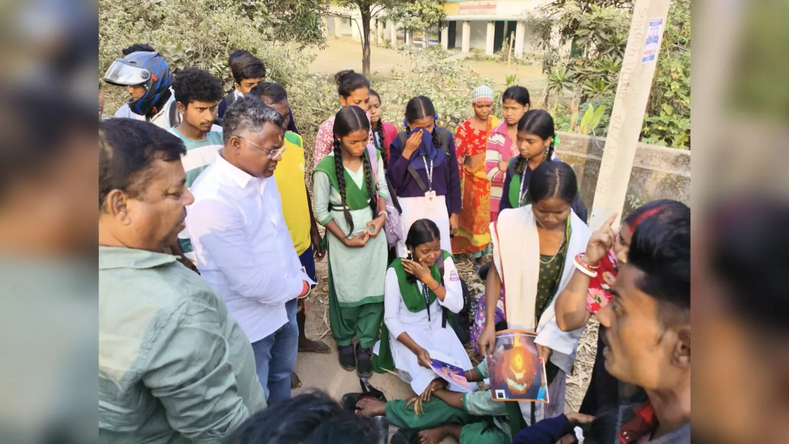 East Singhbhum News : बाइक के धक्के से पूर्णापानी की दो छात्राएं घायल, एक गंभीर