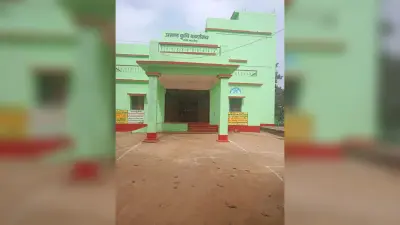 दोपहर तक बंद रहते हैं कार्यालय, दूर-दराज से आये ग्रामीण लौटने को मजबूर