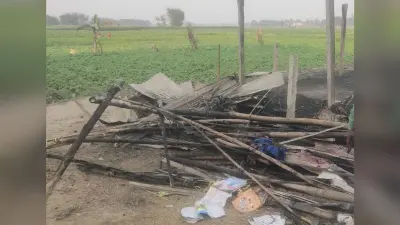 आग लगने से जला सारा सामान, खुले में पढ़ने को बच्चे मजबूर