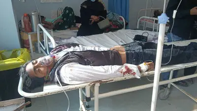 सिधवलिया में अनियंत्रित कार डिवाइडर से टकरायी, पांच घायल, दो की हालत गंभीर