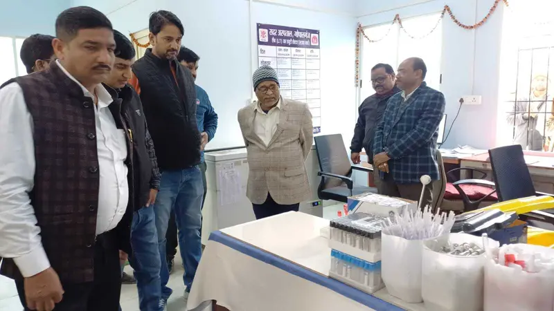 सदर अस्पताल में सिविल सर्जन ने किया औचक निरीक्षण, चिकित्सक और कर्मी मिले अनुपस्थित