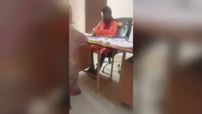 ग्राम कचहरी सचिव का महिला से कथित तौर पर रिश्वत लेने का वीडियो वायरल