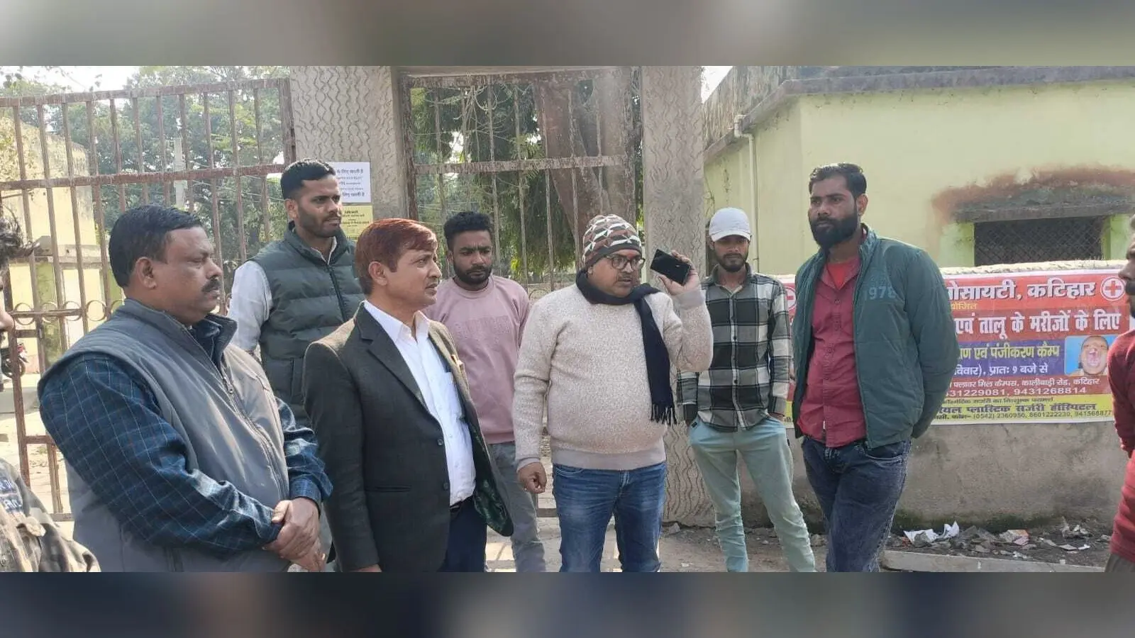नियमों को ताक पर रख शहर में जहां-तहां लगाया जा रहा होडिंग