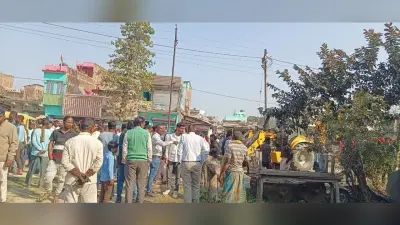 अतिक्रमण मुक्त कराने पहुंचे पुलिस बल से लोगों ने की नोंकझोंक