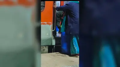 ब्रह्मपुत्र मेल के स्लीपर बोगी में मछली ले जाने पर यात्रियों का हंगामा