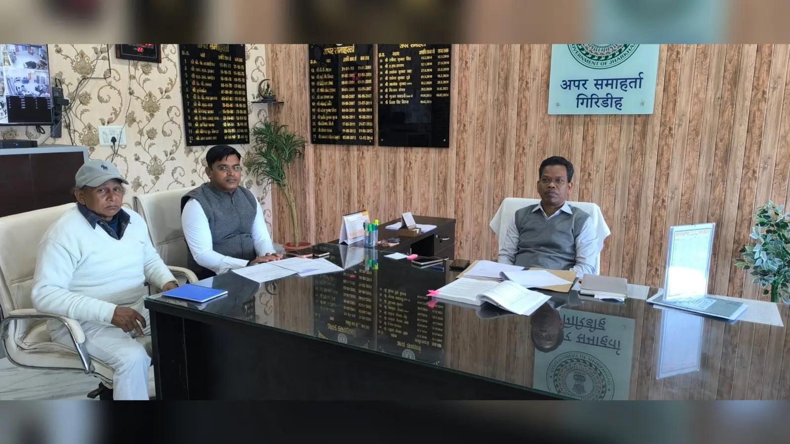 Giridih News :मेयर पद के लिए पांच व वार्ड पार्षद पद के लिए 86 ने खरीदा पर्चा