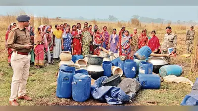 Chaibasa News : 11 क्विंटल जावा व 15 लीटर देसी शराब जब्त