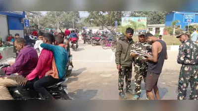 प्राइवेट एंबुलेंस से जाने वाले मरीजों को सुरक्षाकर्मी ले रहे जानकारी