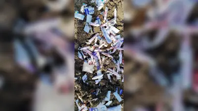 विश्रामपुर गांव के पास पोखरा से भारी मात्रा में दवाइयां बरामद