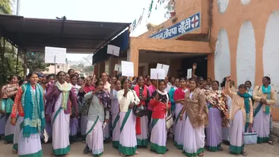 अनिश्चितकालीन हड़ताल पर गयीं स्वास्थ्य सहिया