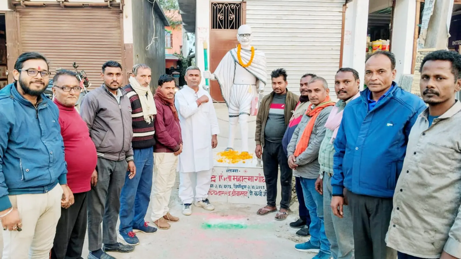 78वीं पुण्यतिथि पर याद किये गये बापू, लोगों ने किया माल्यार्पण